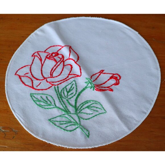 2 Vintage Doily Doilies Hand Embroidered Red Rose Table Topper Cotton - Picture 2 of 4